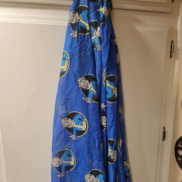 Fallout Viscose Fashion Scarf/Video Game VAULT BOY/Thumbs Up/Blue by Bioworld - Picture 5 of 8